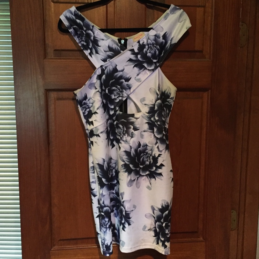 Bodycon with a keyhole cutout